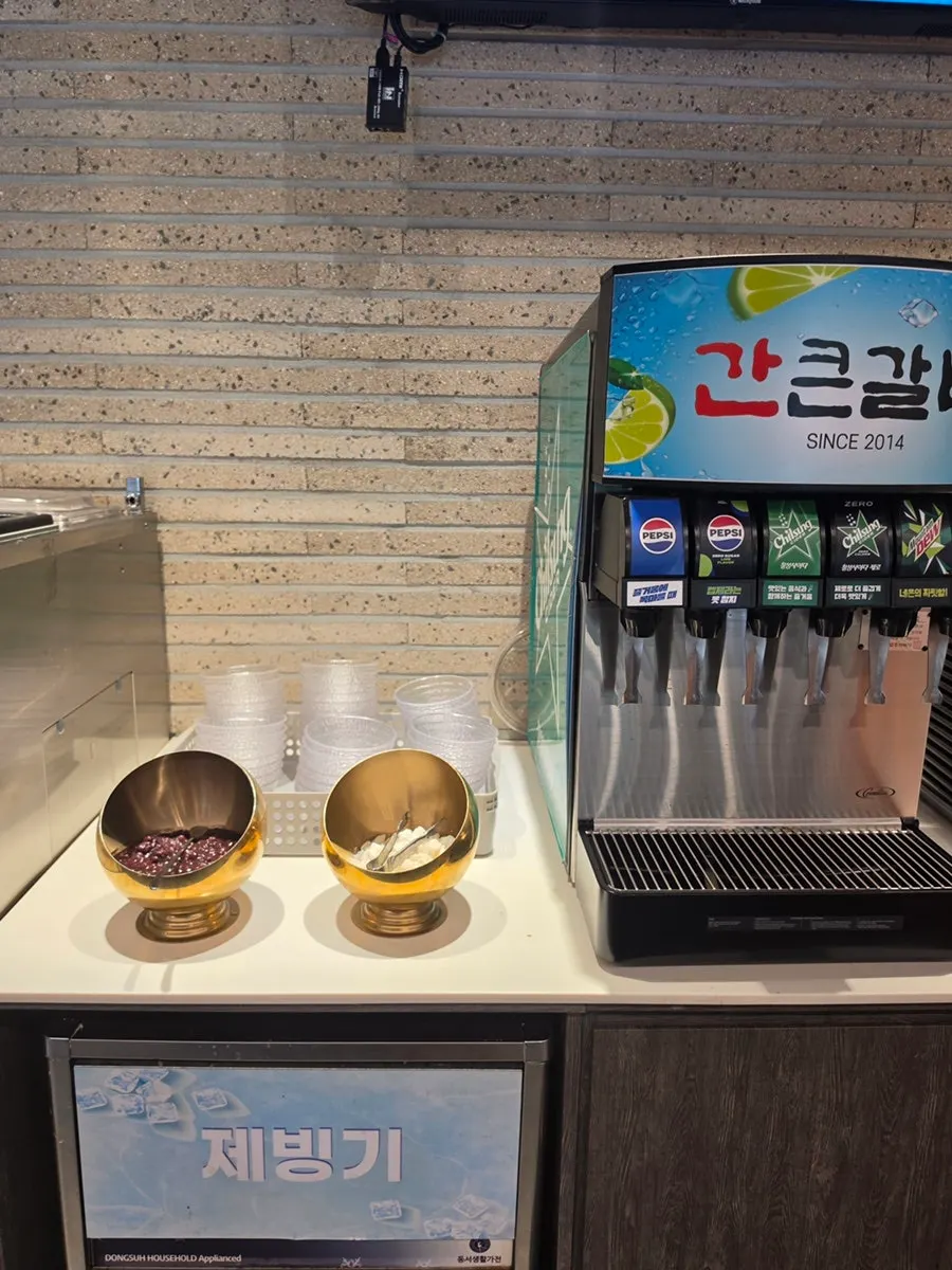 Tteokbokki at the self-service bar