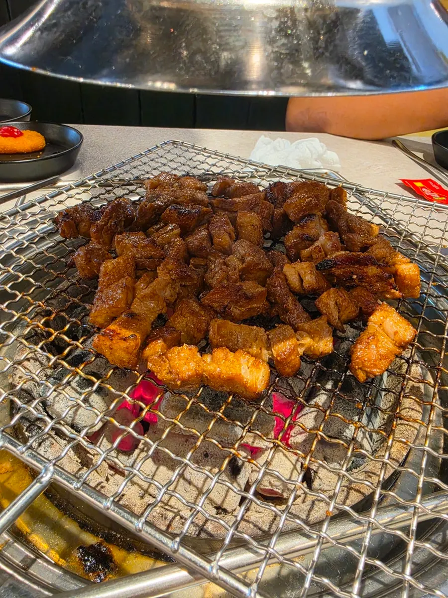 A meal with grilled ribs