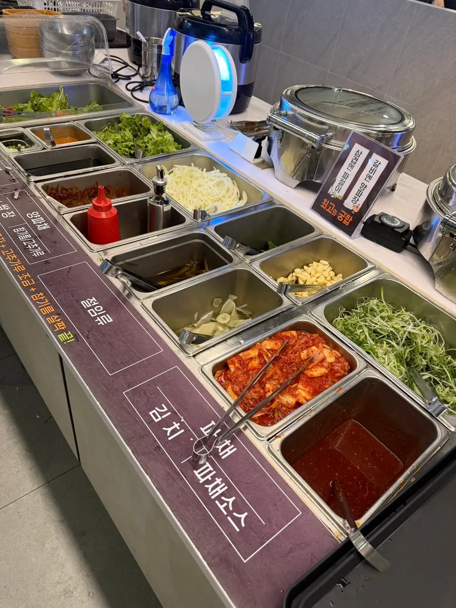 Chicken, tteokbokki and fried foods at the self-serve bar