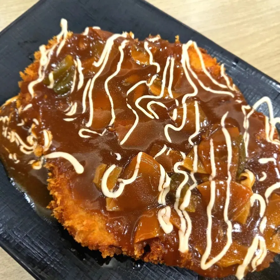 해물이 가득 올라간 보일링 한 판 클로즈업