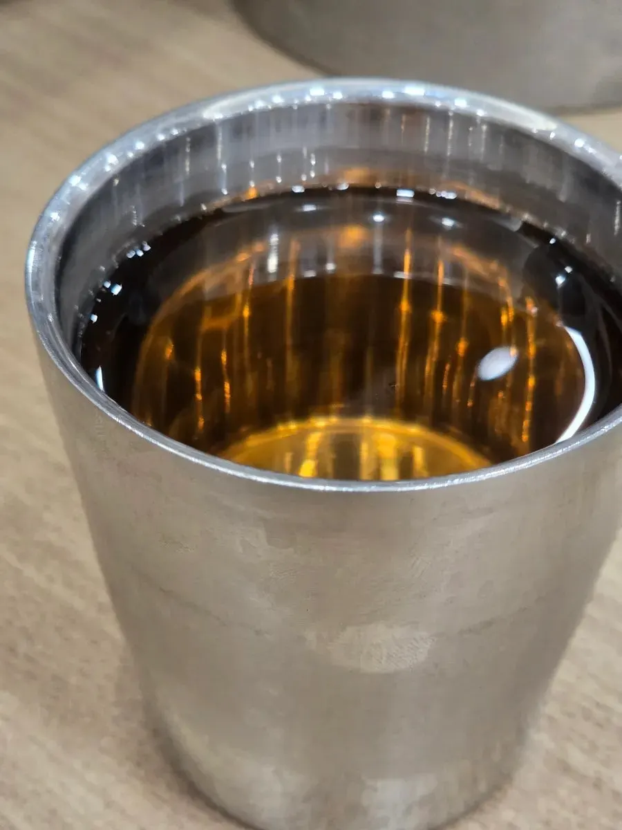 기본 식수로 나온 진한 보리차