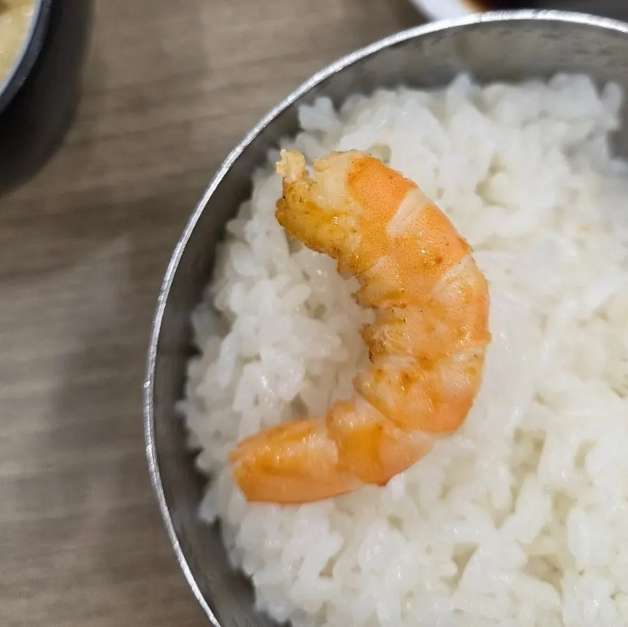 간장 와사비에 찍어 먹는 해물