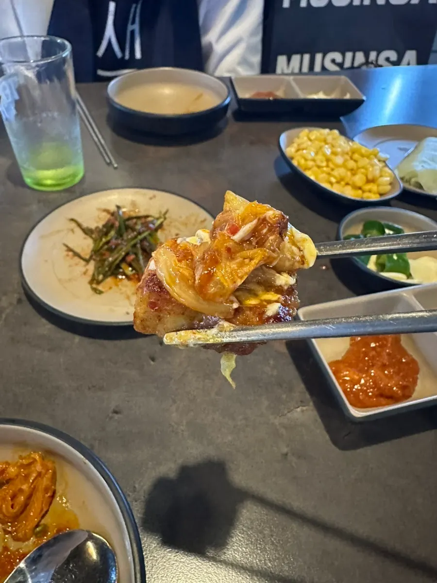 Pork belly stir-fried together with kimchi