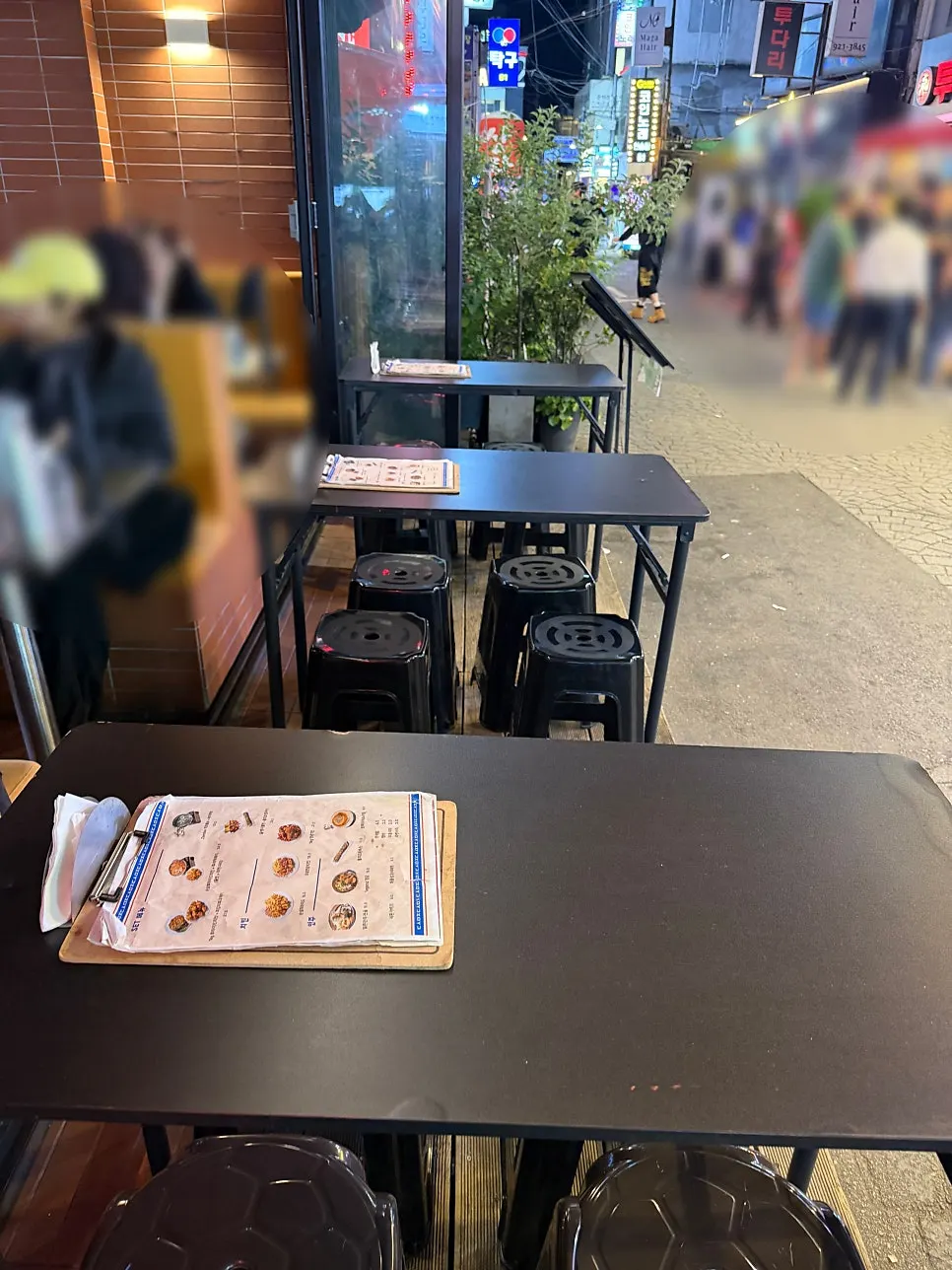 Bar atmosphere suited to a casual beer