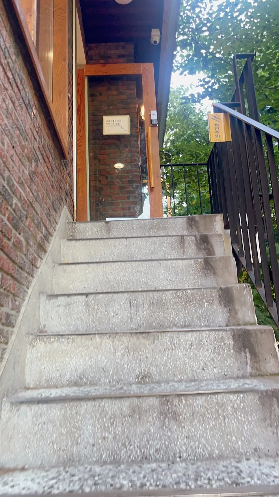 Seating and decor at 5to7 Seongsu Main Branch