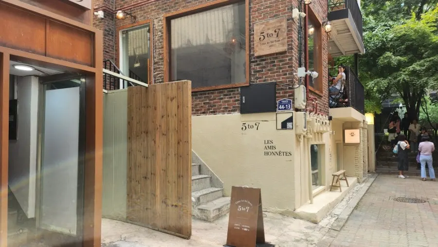 Exterior of 5to7 Seongsu Main Branch on the Seoulsup 2-gil café street