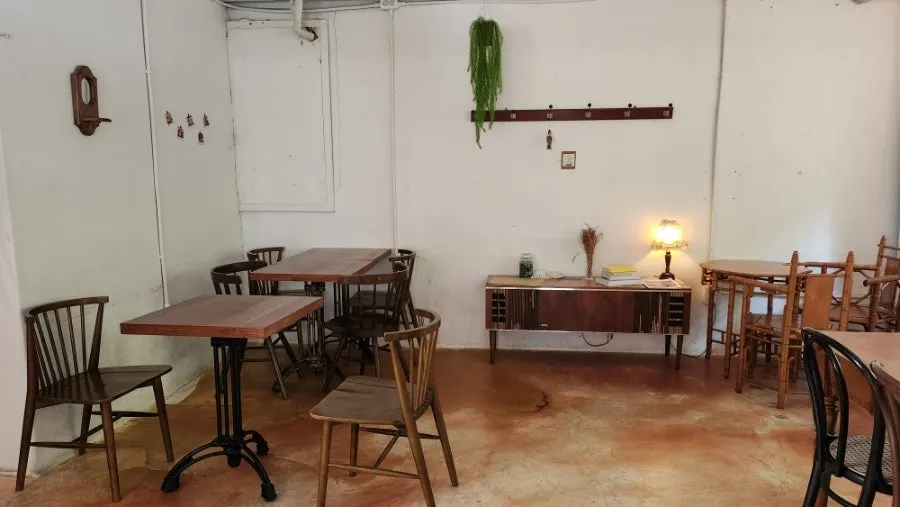 Spacious, cozy 2nd floor seating layout at 5to7 Seongsu Main Branch