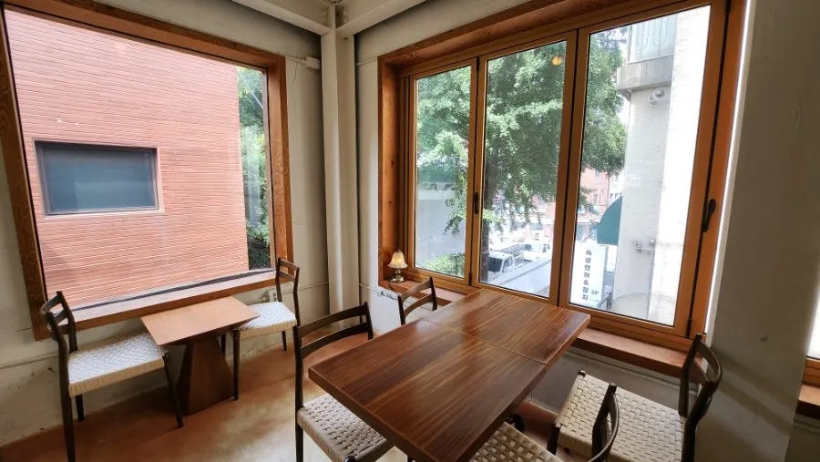 Window seat on the 2nd floor of 5to7 Seongsu Main Branch