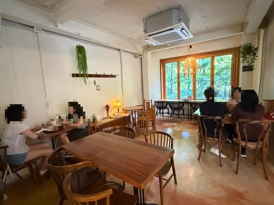 5to7 성수본점 고즈넉한 실내 분위기
