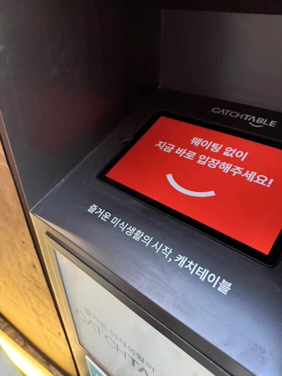 성수아구 실내 좌석과 인테리어