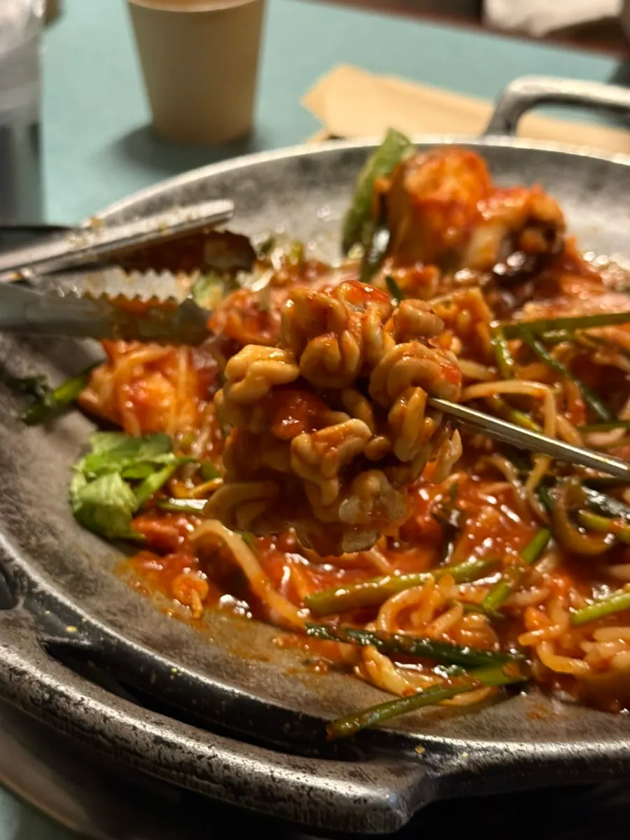 콩나물과 미나리가 푸짐한 아구찜 속