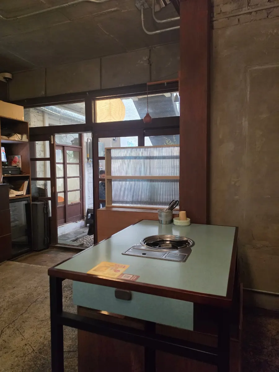 Second-floor seating at Seongsu AGU