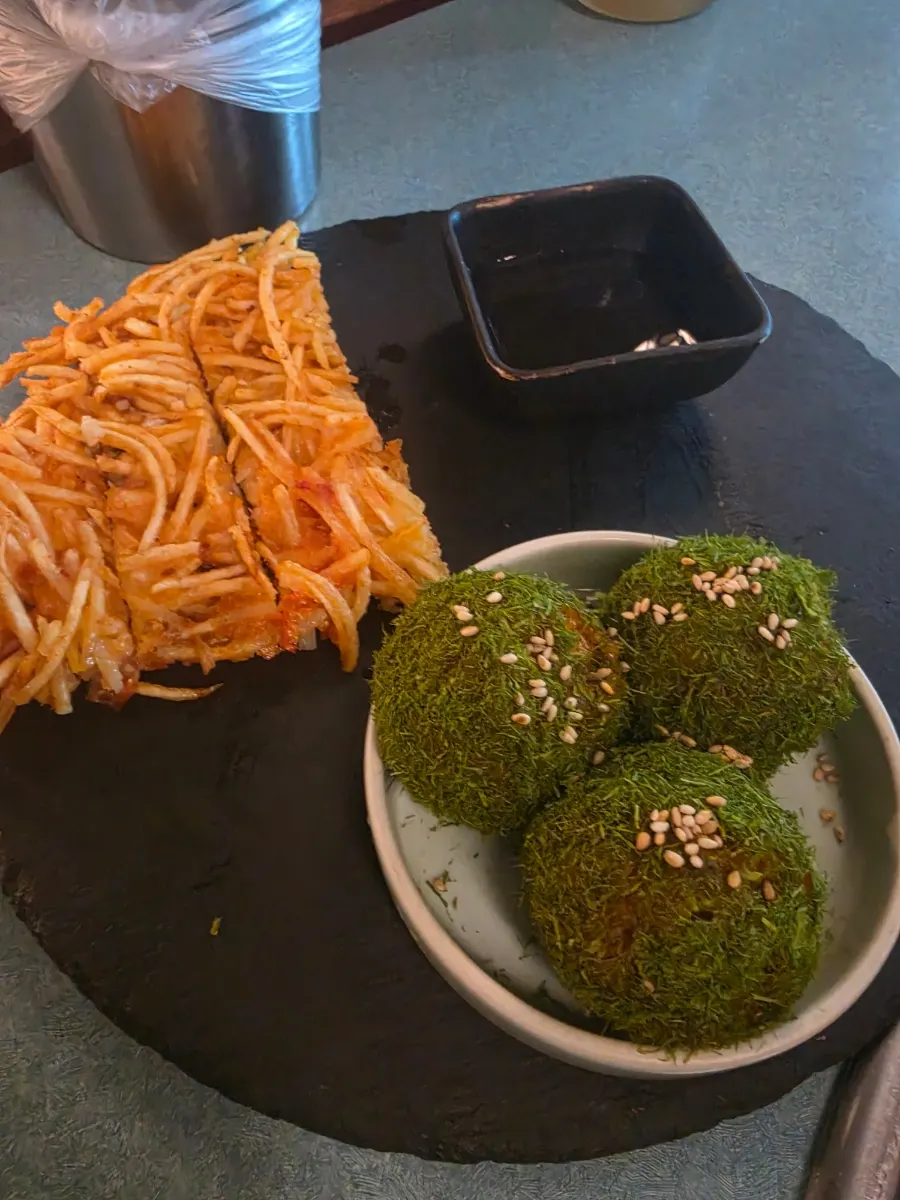 Agu-jjim and side dish set