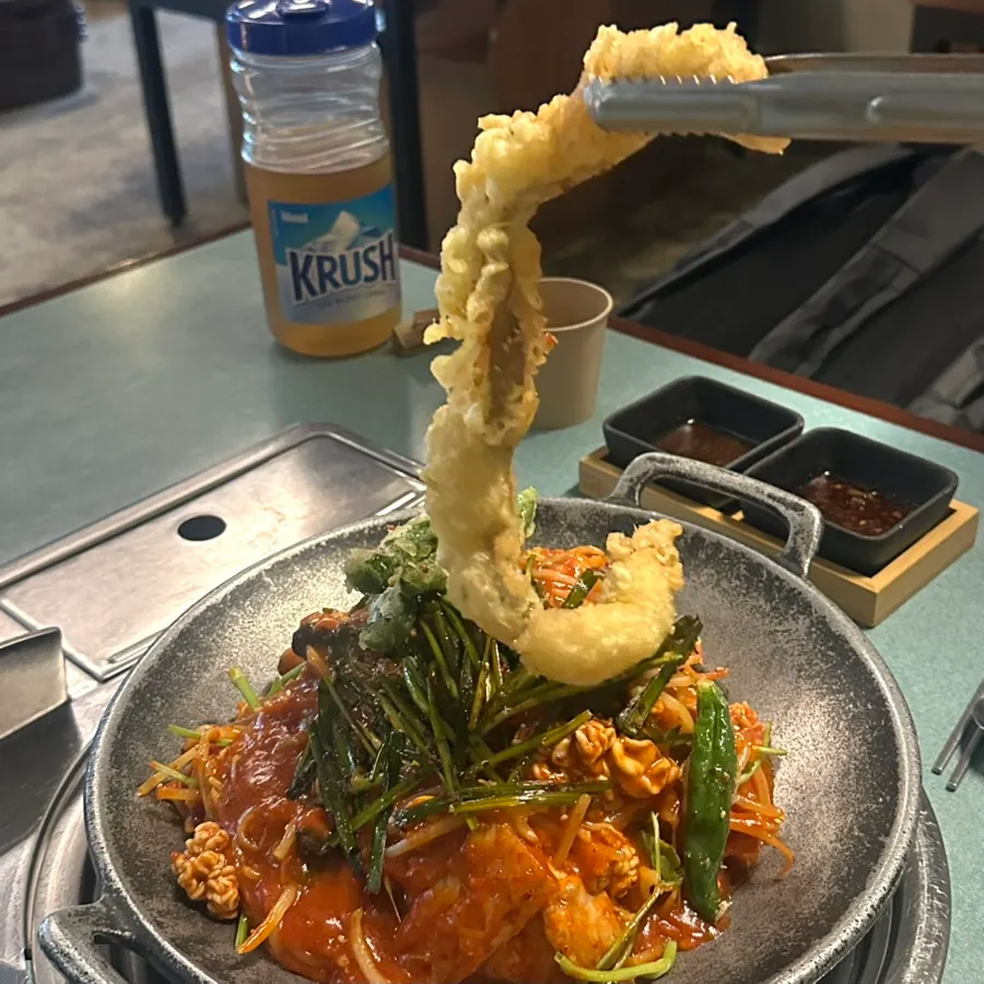 Long strips of fried tripe and fried kkwari-gochu on top