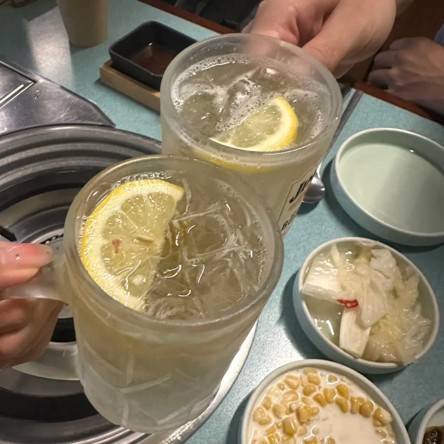 Two highballs ordered under the 1+1 promotion alongside the agu-jjim