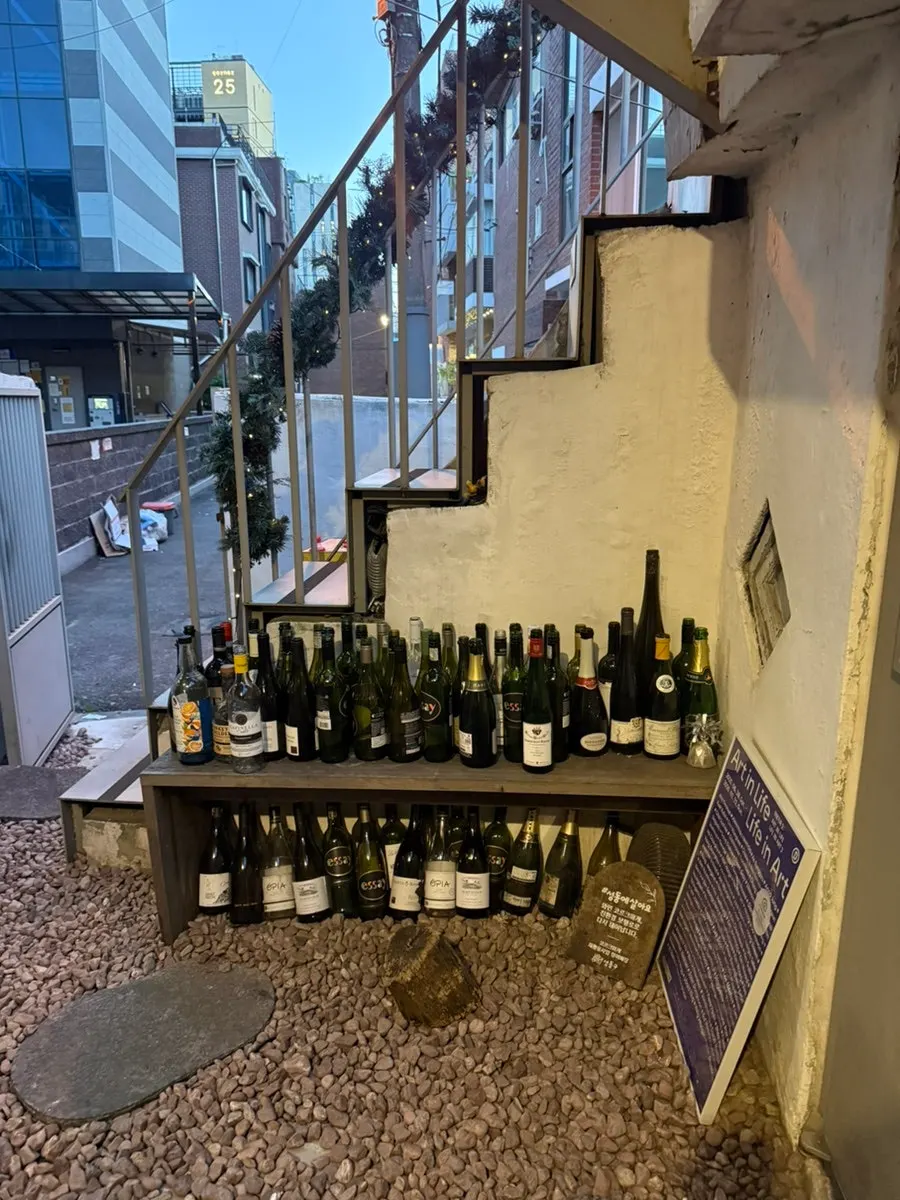 Full view of Huirit's storefront in Seongsu