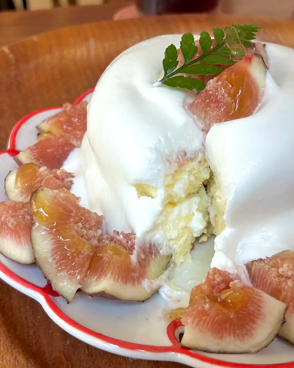 Seasonal fig soufflé