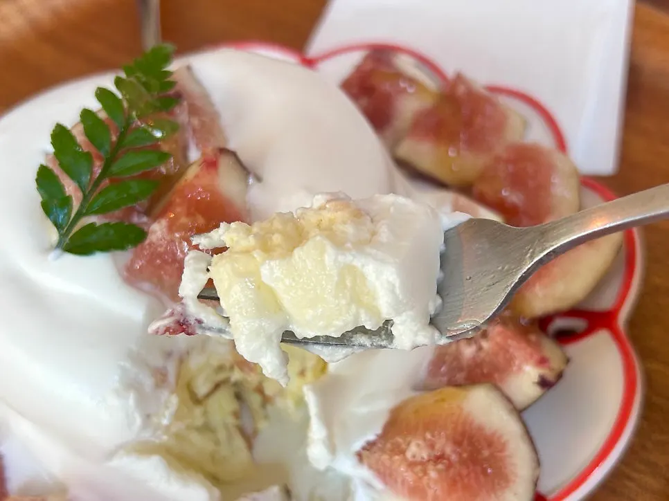 Seasonal fig soufflé