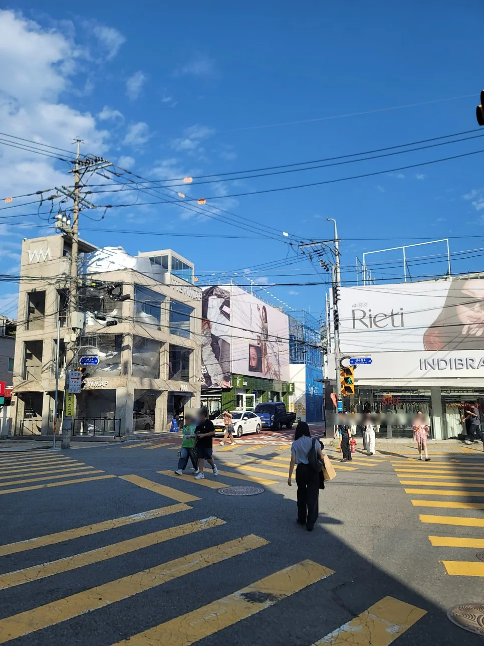 Street scene on the way to Bao Seoul Seongsu