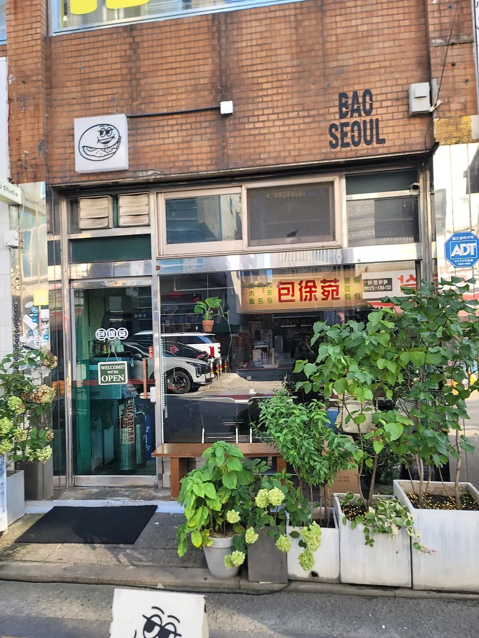 Street scene on the way to Bao Seoul Seongsu