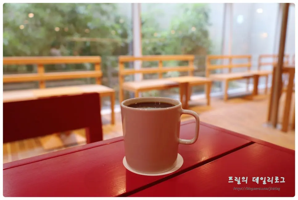 고소한 풍미의 디카페인 아메리카노 클로즈업