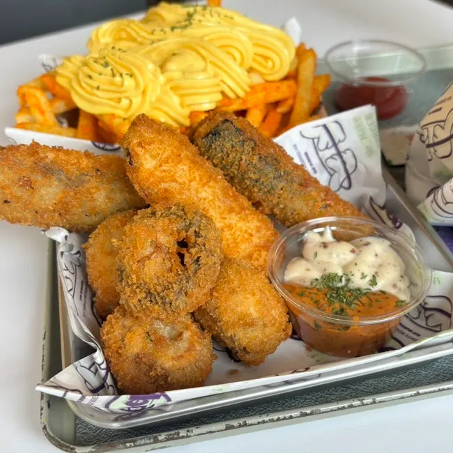 Mushroom and eggplant fritters served with the set