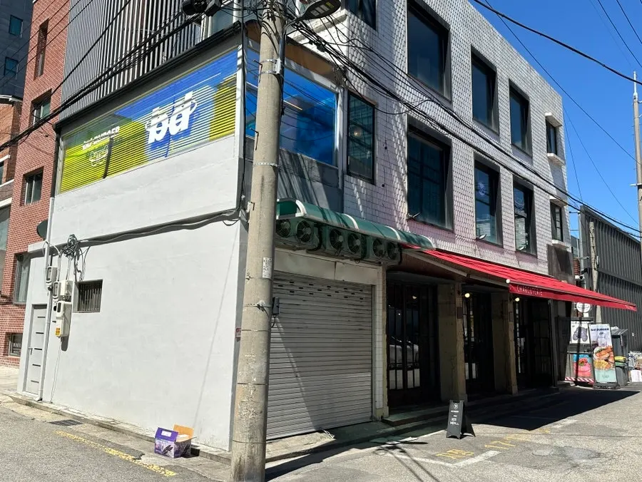 Scene from a visit to bd Burger Seongsu