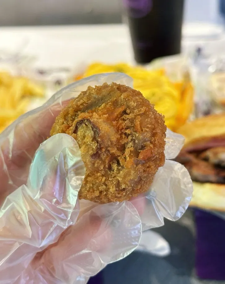 Double Cheese Burger with side dishes