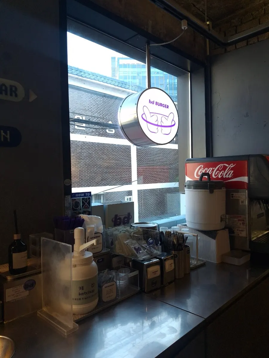 Overall view of the bd Burger Seongsu interior