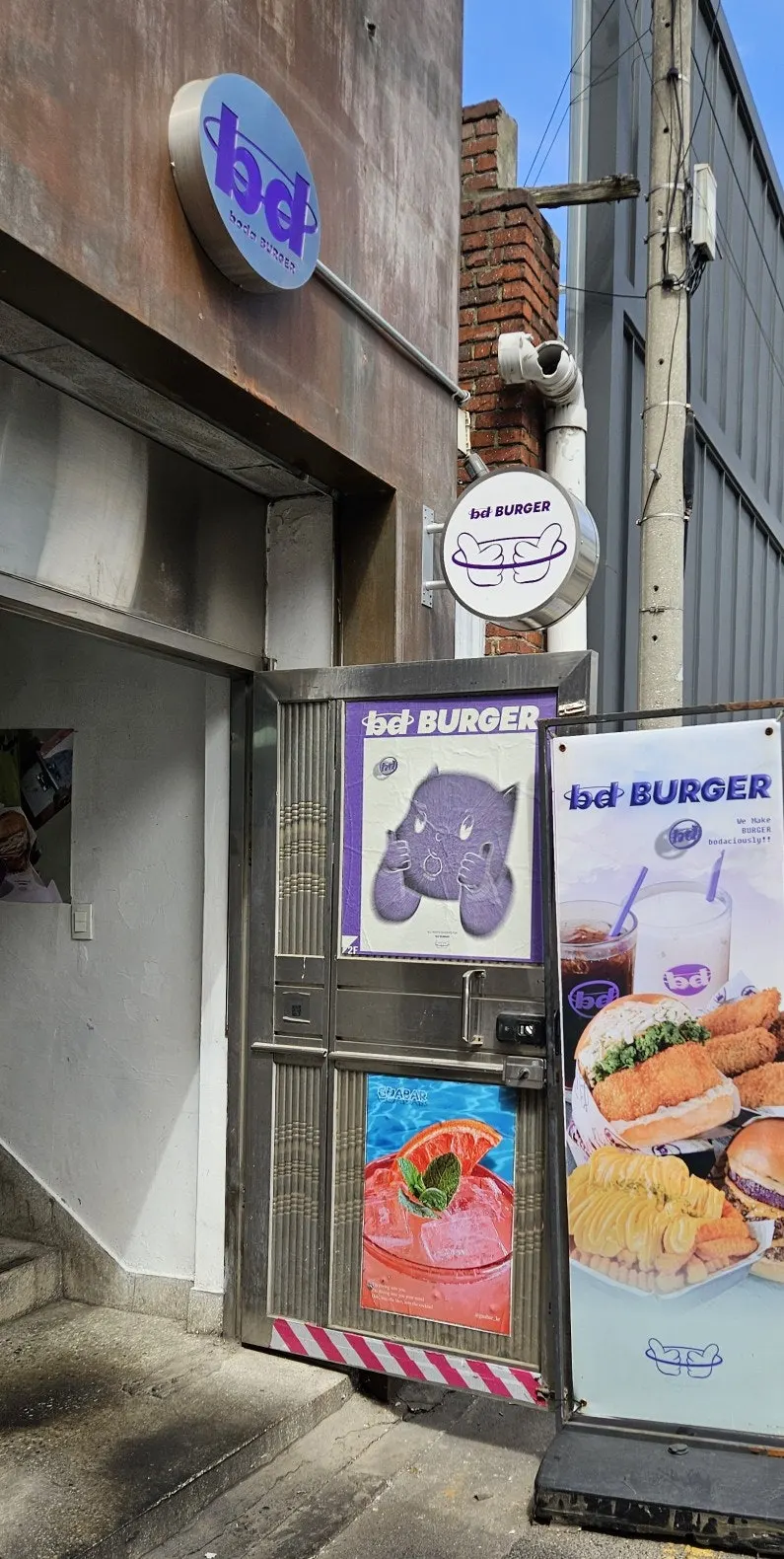 Exterior of bd Burger on Yeonmujang-gil in Seongsu
