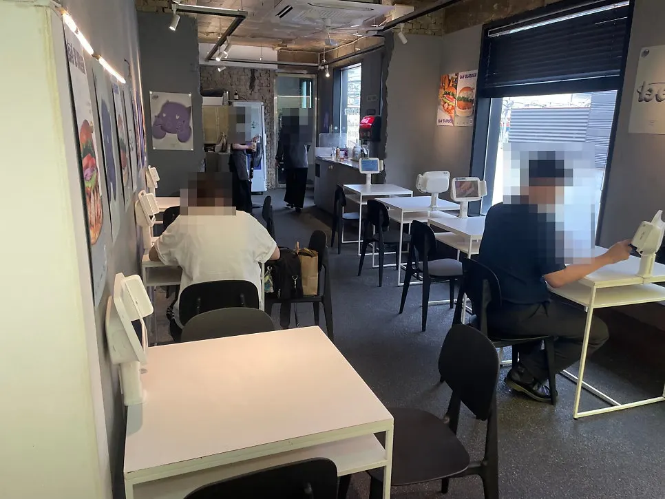 bd버거 성수 매장 입구 사진