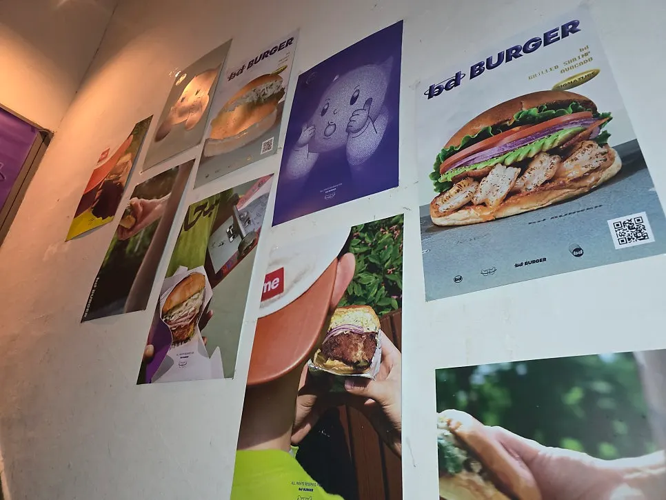 Entrance leading up to the 2nd floor of bd Burger Seongsu