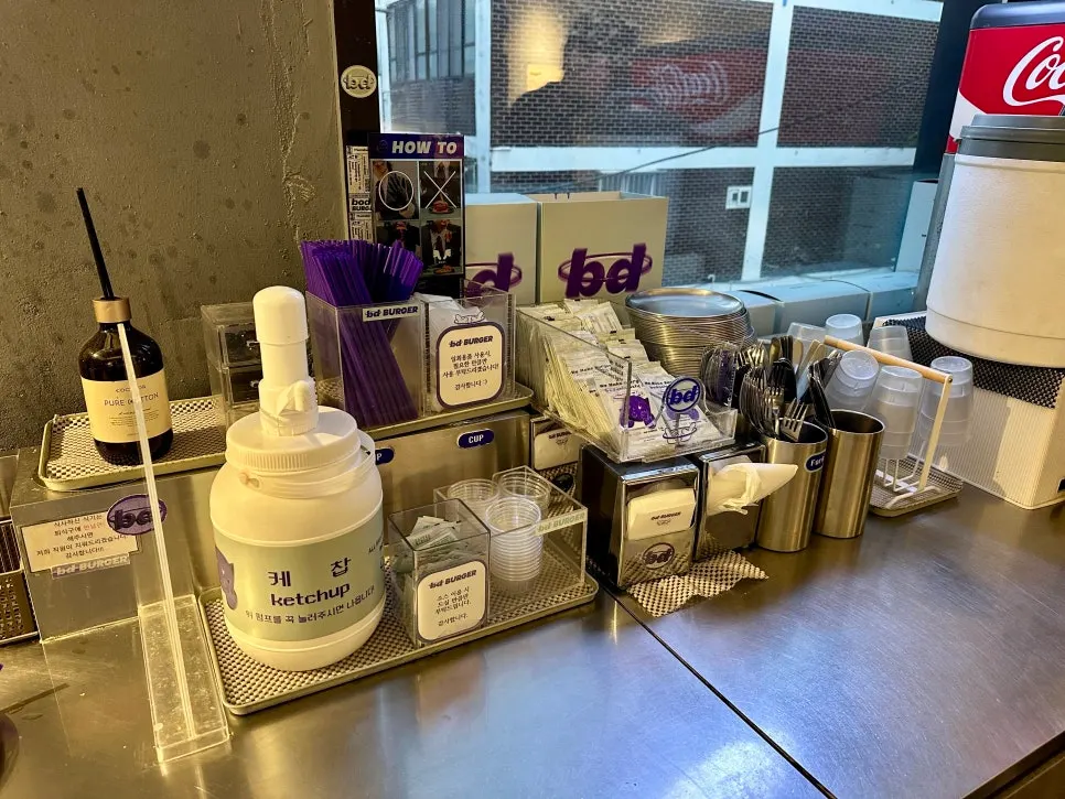 Items available at the bd Burger self-service bar