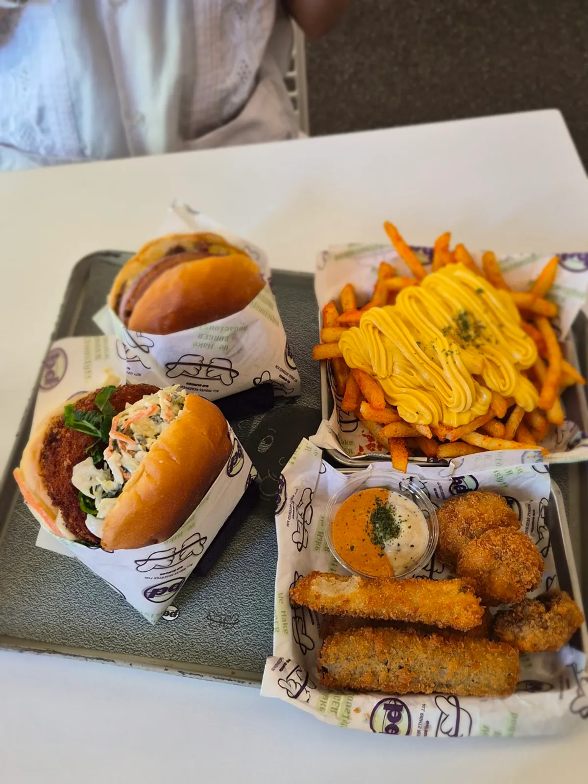 Visit to bd Burger Seongsu and choosing a shrimp burger