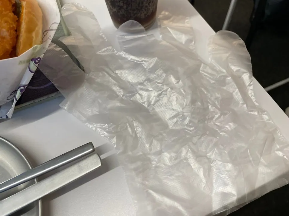 Zero-sugar cola and milkshake that came with the set