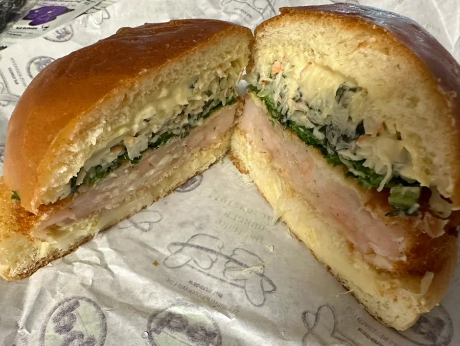 ビーフとチーズがダブルで入ったダブルチーズバーガー