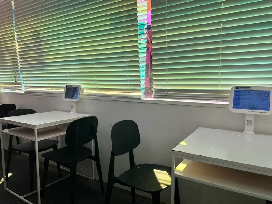 Tables and window seats at bd Burger Seongsu