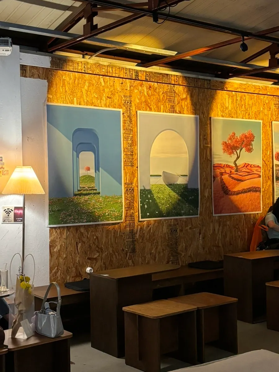 Stylishly decorated Biat Seongsu interior