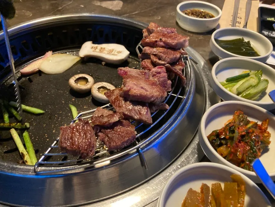 직원이 먼저 구워주는 한우 등심