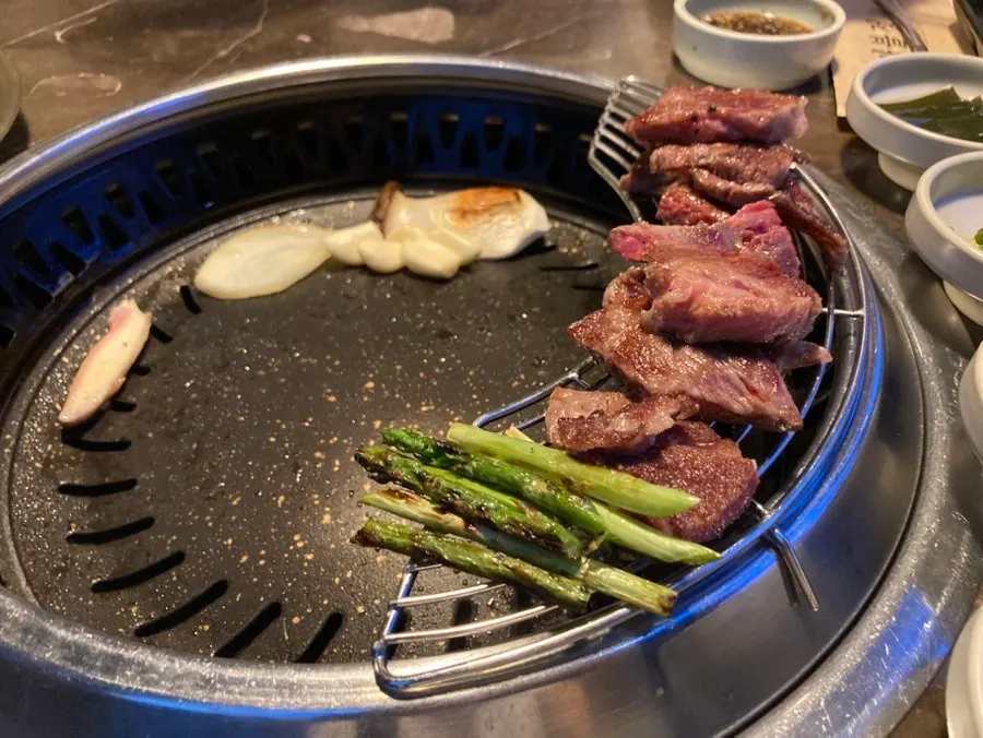 양송이버섯과 곁들인 한우 등심