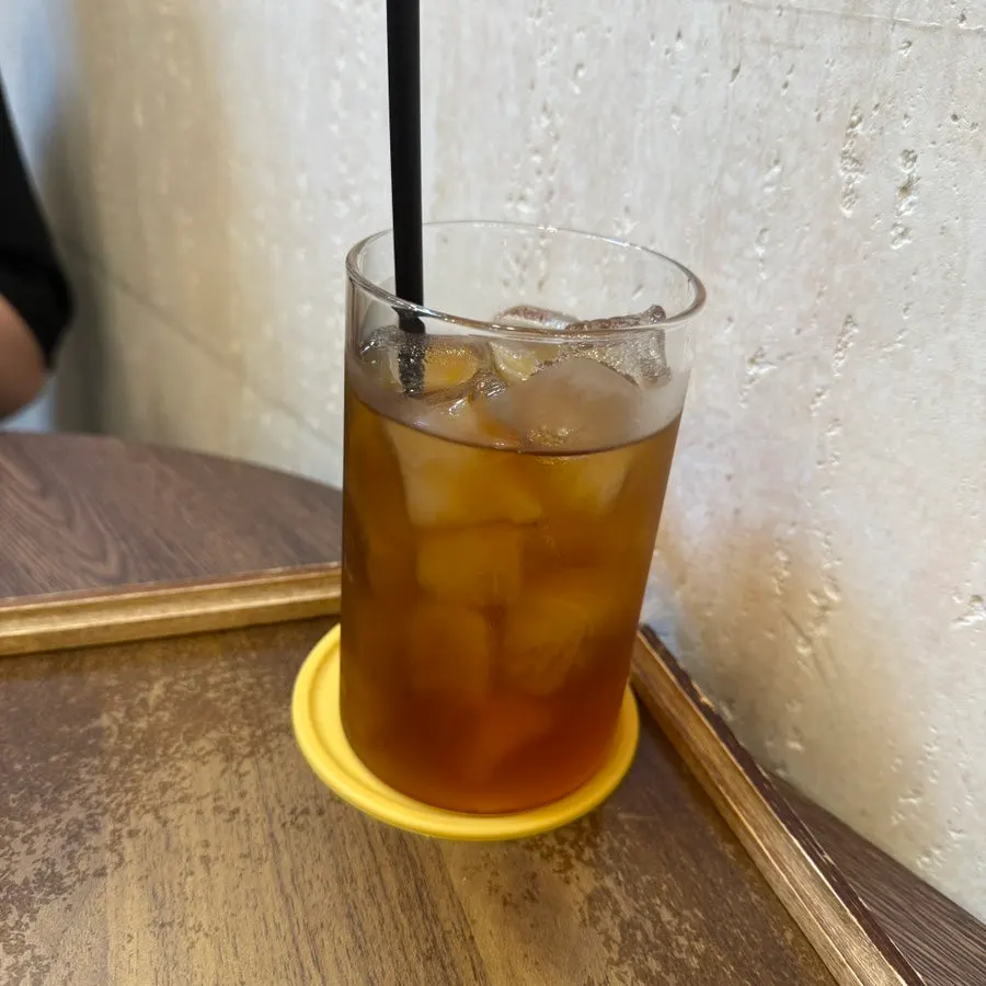 Bocados with iced tea