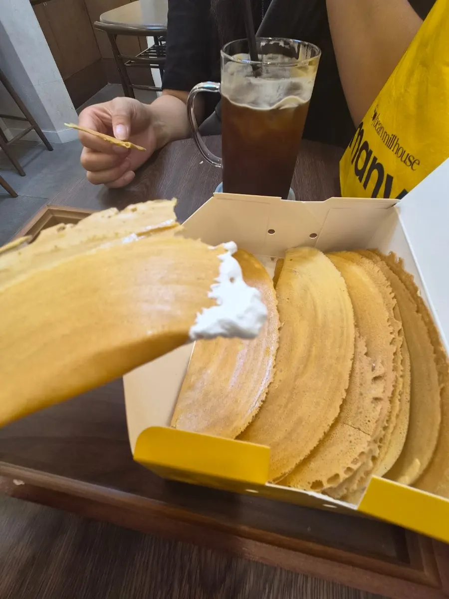 한입 크기로 나온 보카도 조각들