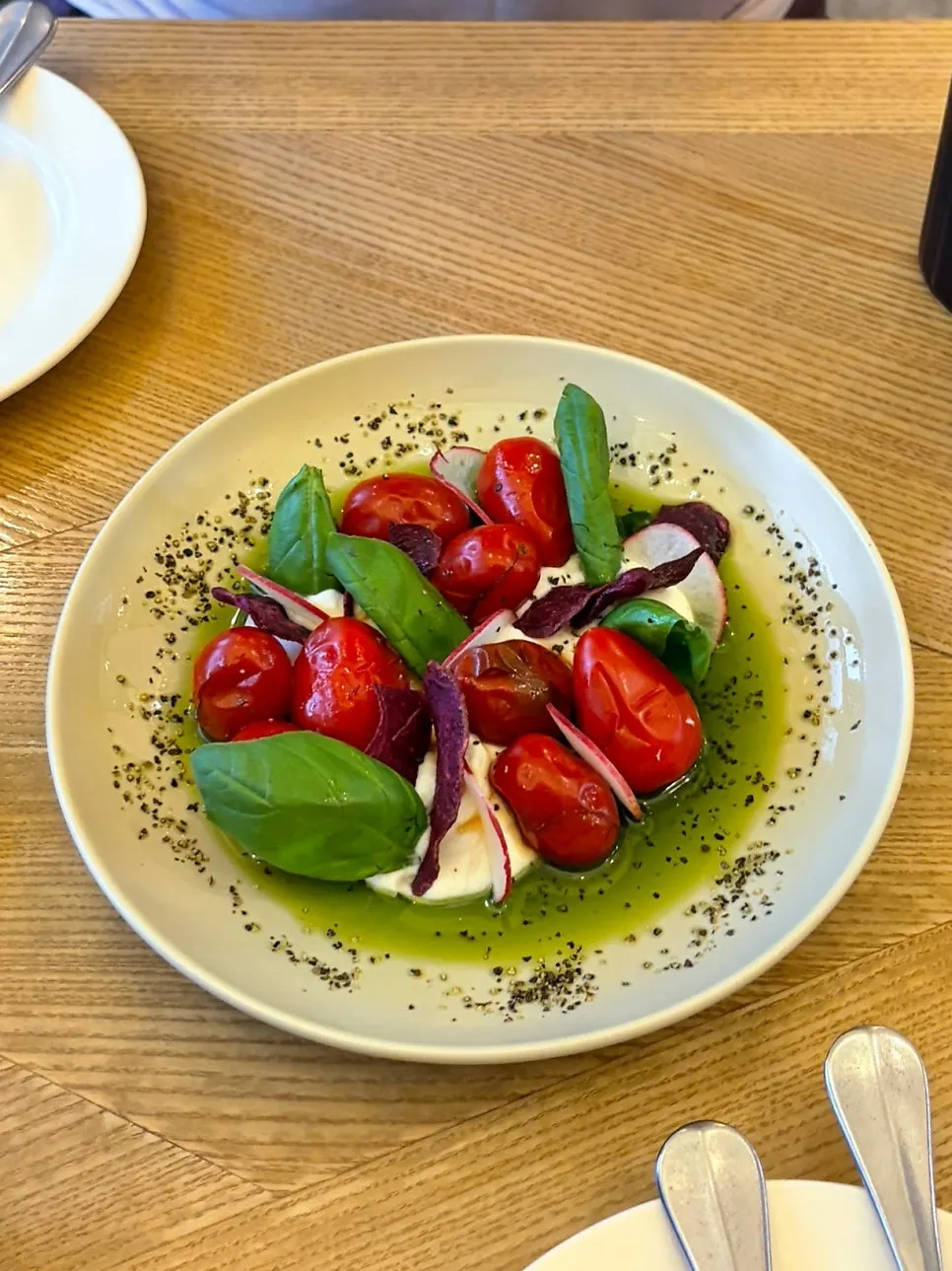 브리비트 성수 그릭요거트 & 토마토샐러드