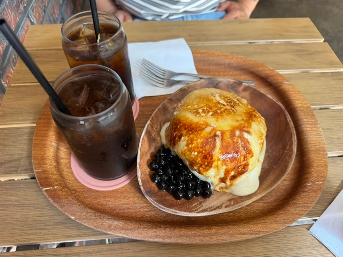 흑당 버블 수플레와 아이스 아메리카노 두 잔