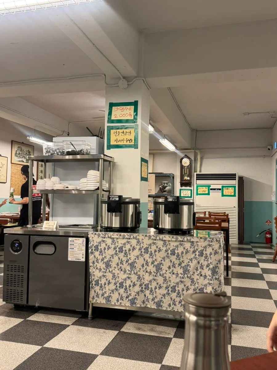 Self-service corner with unlimited rice refills