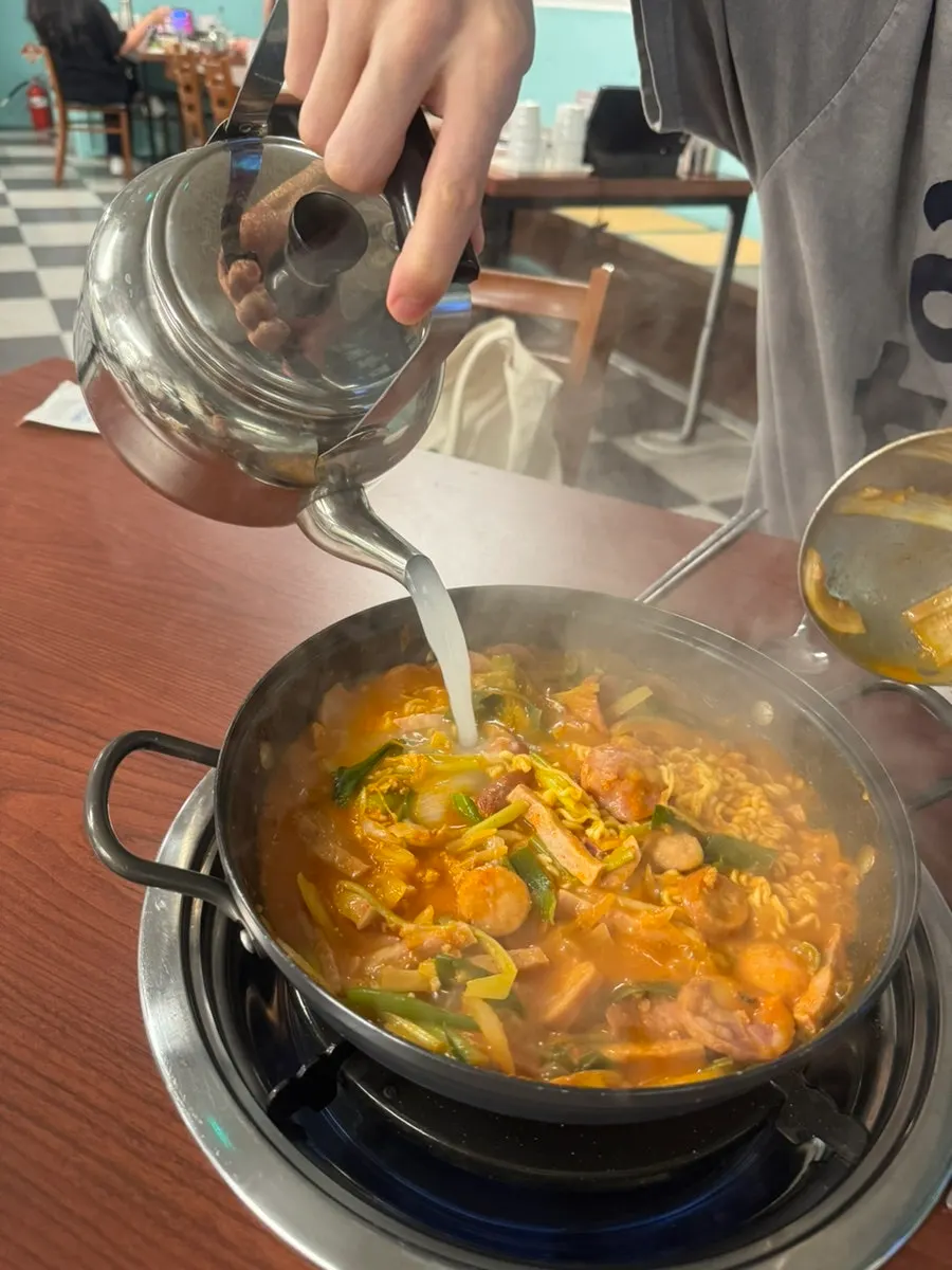 Broth kettle placed on the table