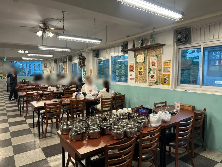 The busy dining room on a weekday evening