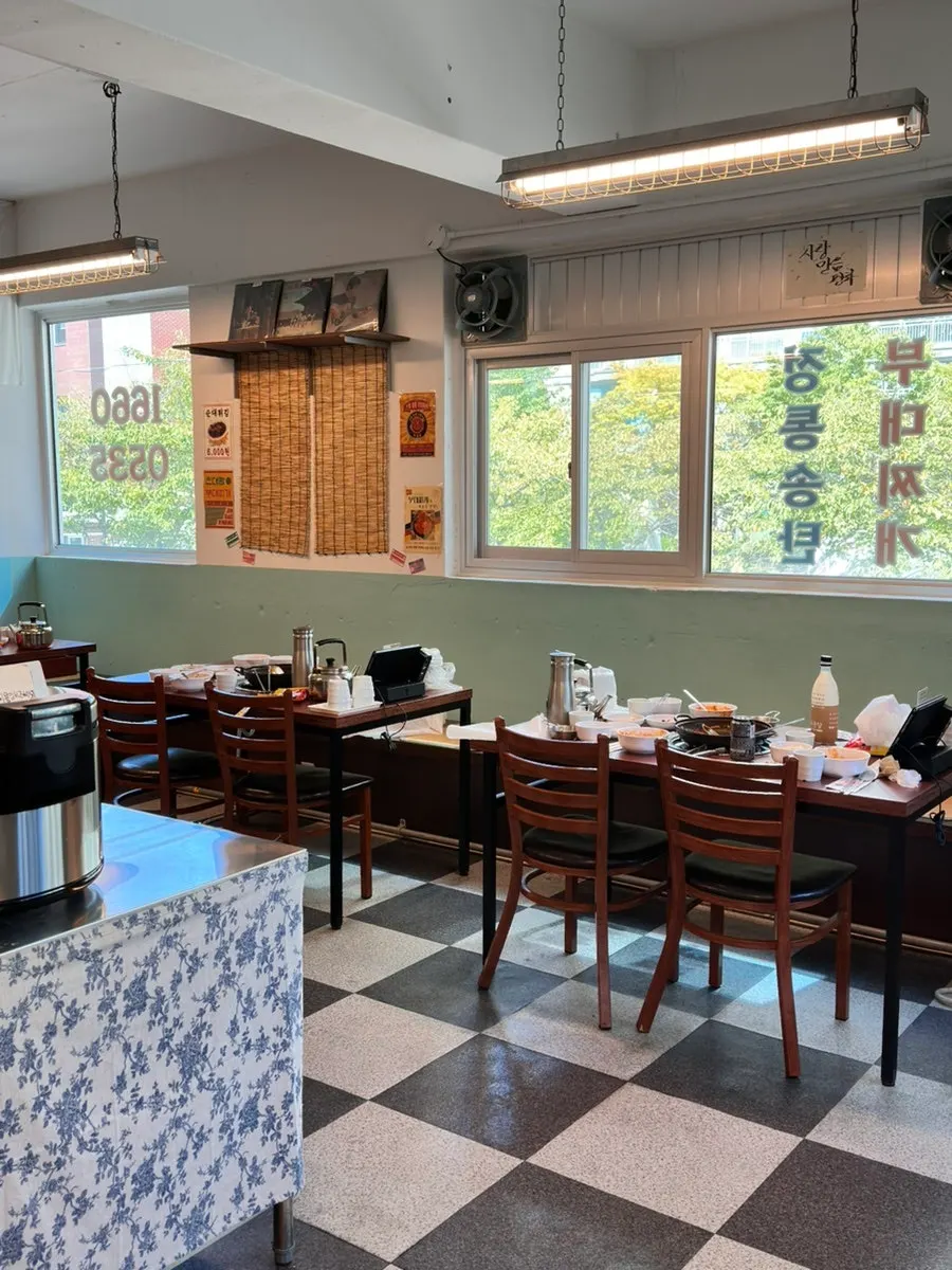 Hip interior scene of the Seongsu-dong budae jjigae restaurant