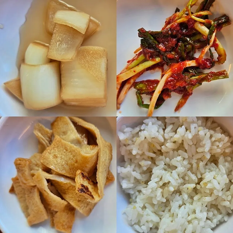 부대찌개와 곁들인 기본 반찬 한 상