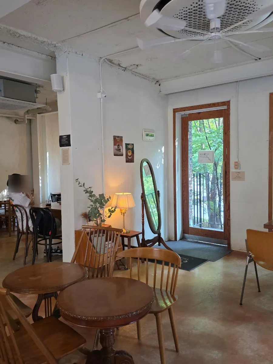 층마다 분위기가 다른 5to7 성수본점 실내